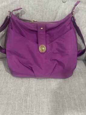 Baggallini purple purse- EUC
